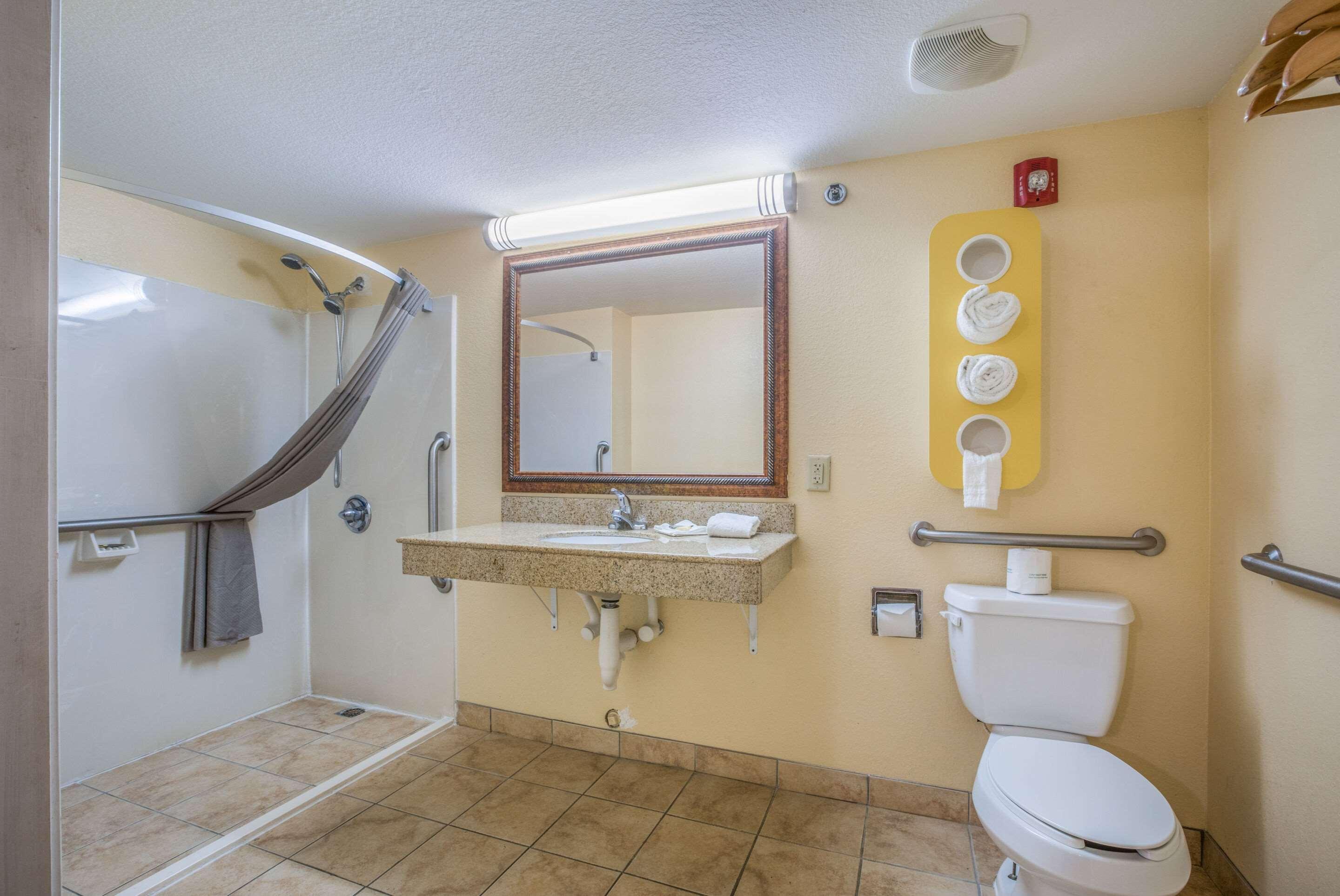 Rodeway Inn & Suites Macon Bagian luar foto