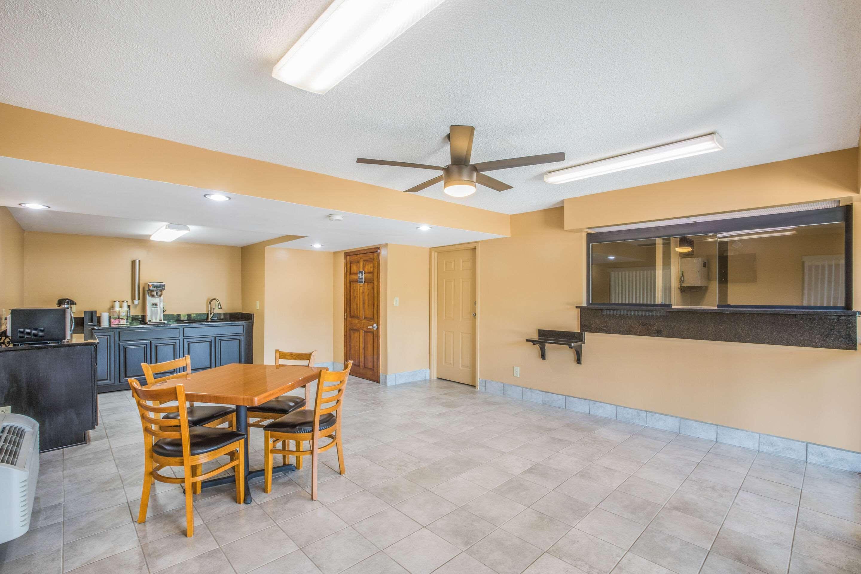 Rodeway Inn & Suites Macon Bagian luar foto