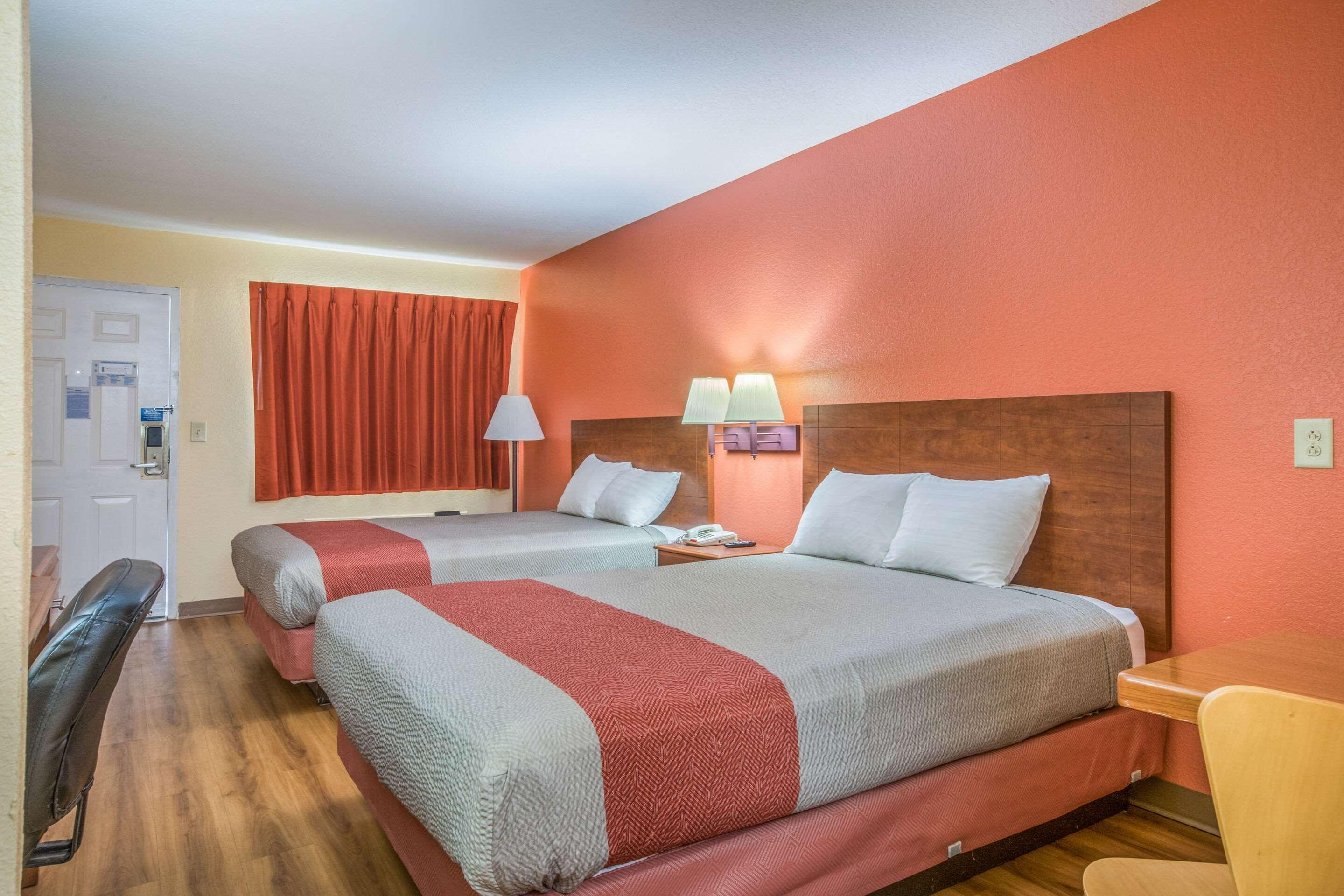 Rodeway Inn & Suites Macon Bagian luar foto