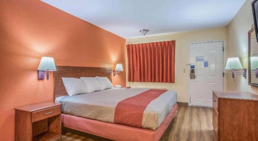 Rodeway Inn & Suites Macon Bagian luar foto
